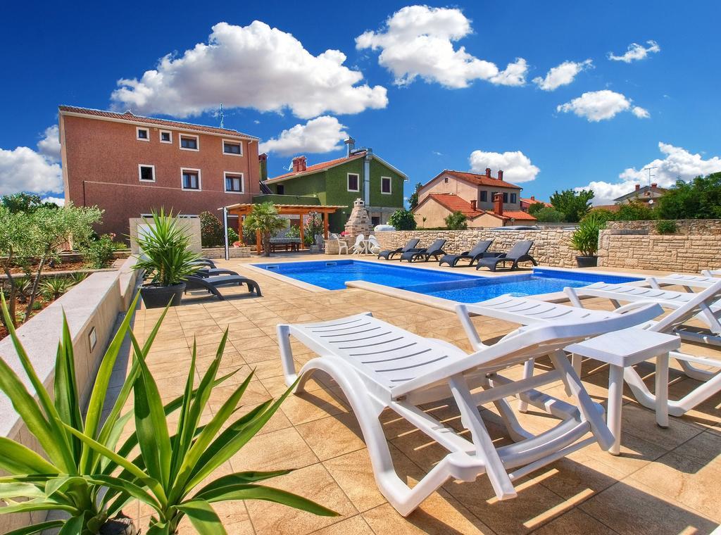 Apartments Mile 1249 Fažana エクステリア 写真
